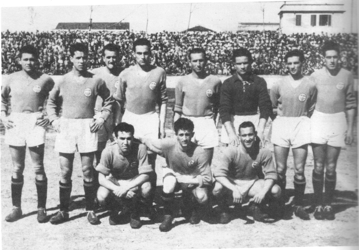 Fine anni 40 Bearzot col Pro Gorizia, quarto in piedi da sx, da sito Il Goriziano